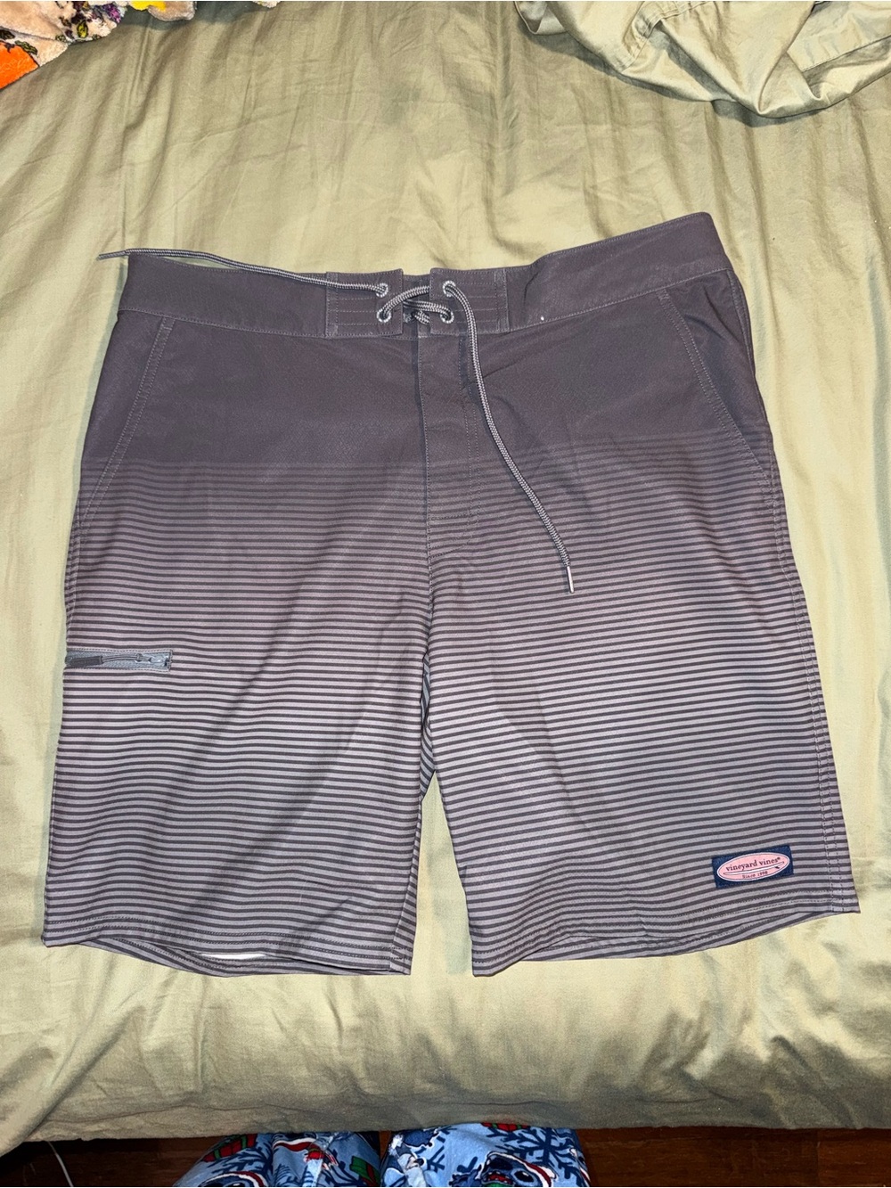 Vineyard Vines Men's Gray Striped Swim Trunks